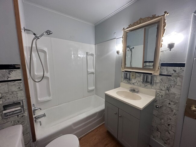 Building Photo - 610 Harmon-