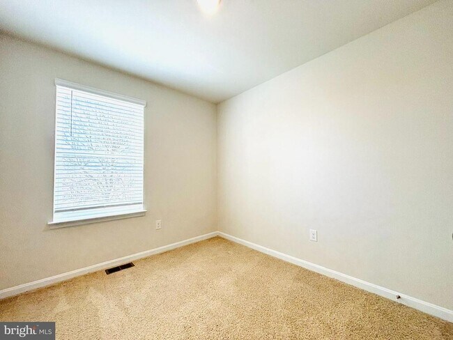 Building Photo - 100 Riverwalk Ter