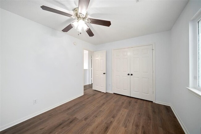 Building Photo - 2111 Scenic Hollow Ct