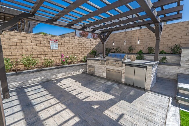 Building Photo - 5-Bedroom Home with Loft in Gated Victoria at Plum Canyon!