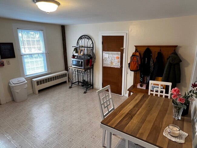 Building Photo - 797 Main St