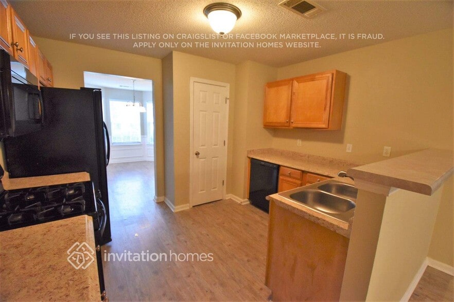 Building Photo - 6864 Foxfire Pl