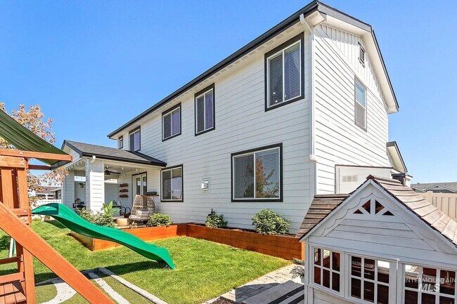 Building Photo - 1071 Silver Springs St