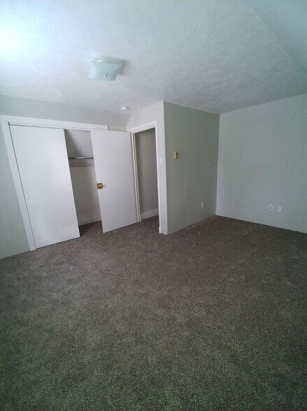 Building Photo - 308 N 11th St