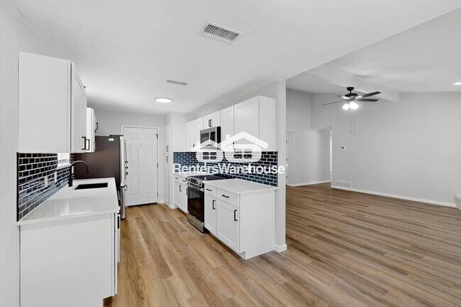 Building Photo - READY FOR MOVE-IN, 3-BEDROOM, 2-BATH HOME ...