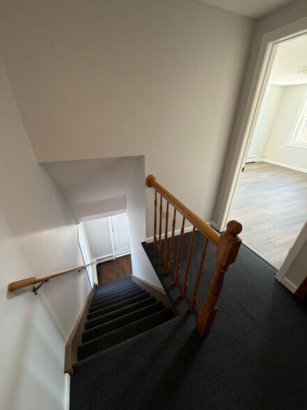 Building Photo - 610 Ives Row