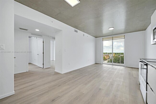 Building Photo - 475 NE 125th St