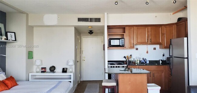 Building Photo - 1720 Harrison St