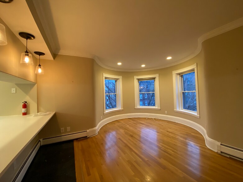 Building Photo - 105 Longwood Ave