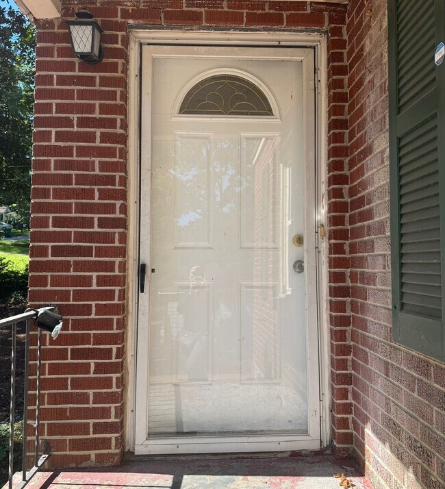 Building Photo - 1833 Ridgeland Dr