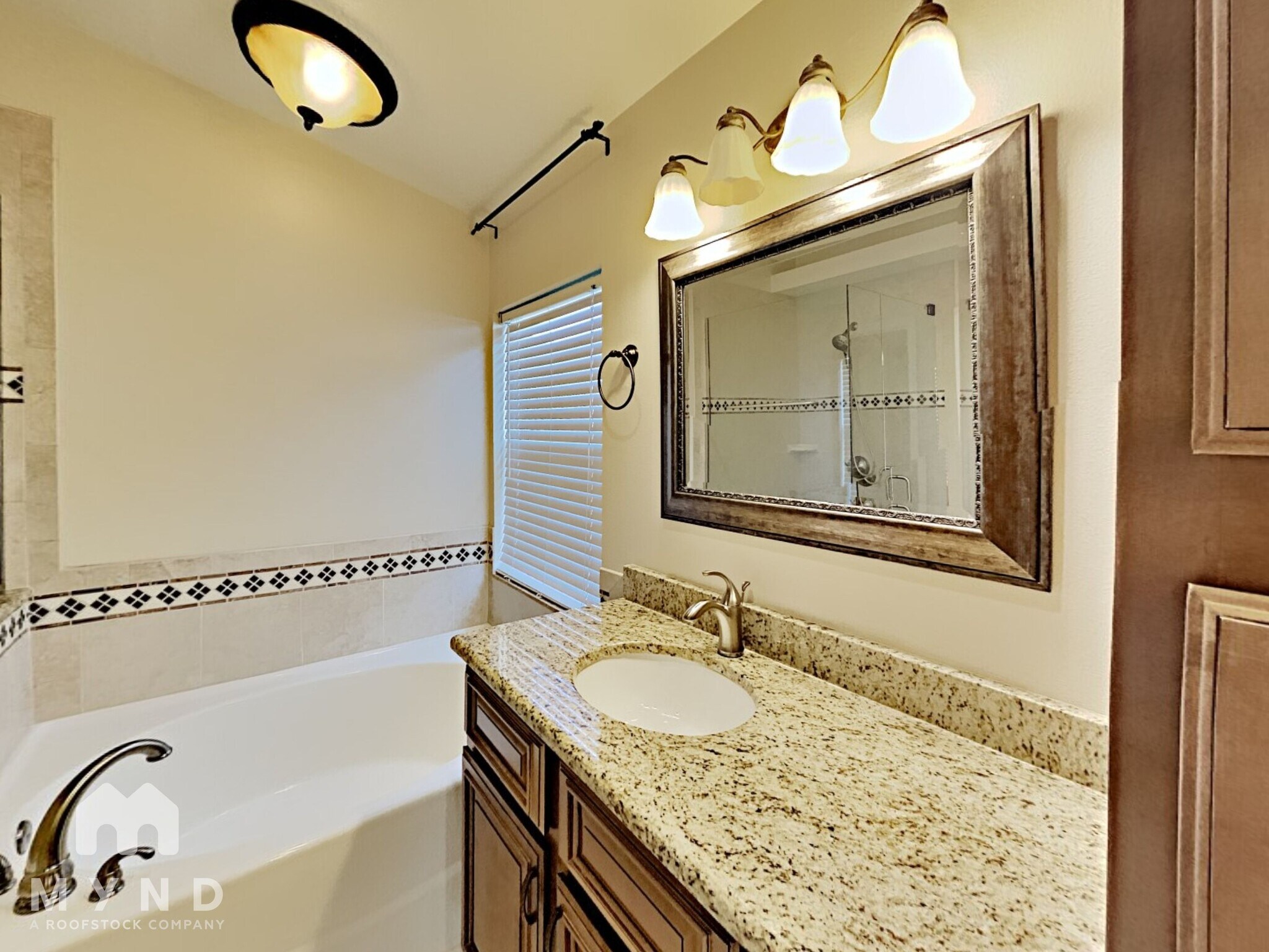 Building Photo - 1500 Baythorn Dr