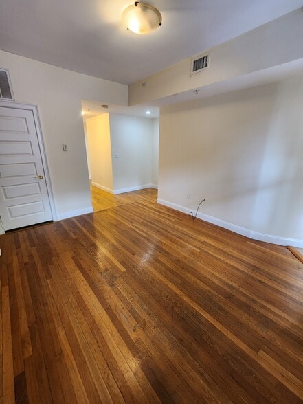 Building Photo - 55 Ashford St