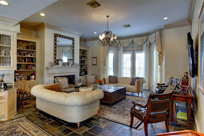 Building Photo - 13703 Lakeshore Way Cove