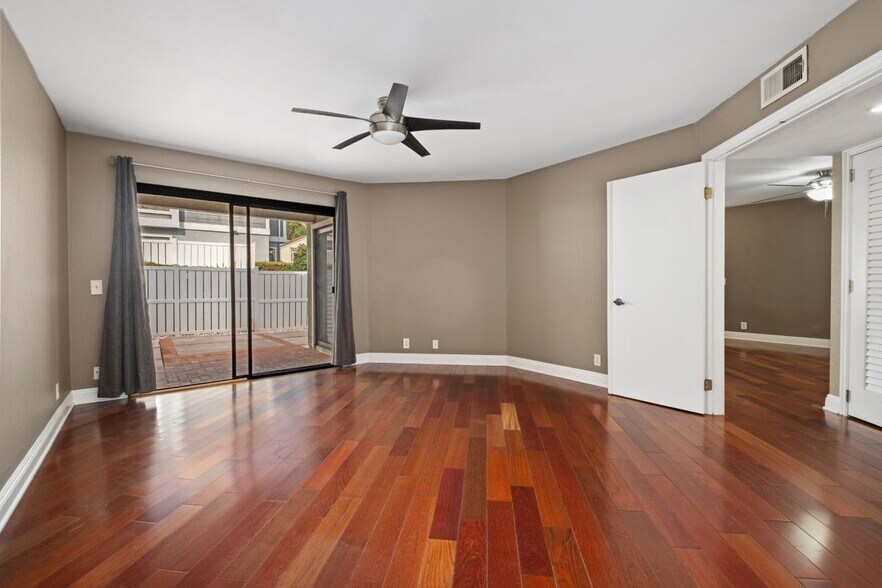 Building Photo - 7 Oak Spring Ln