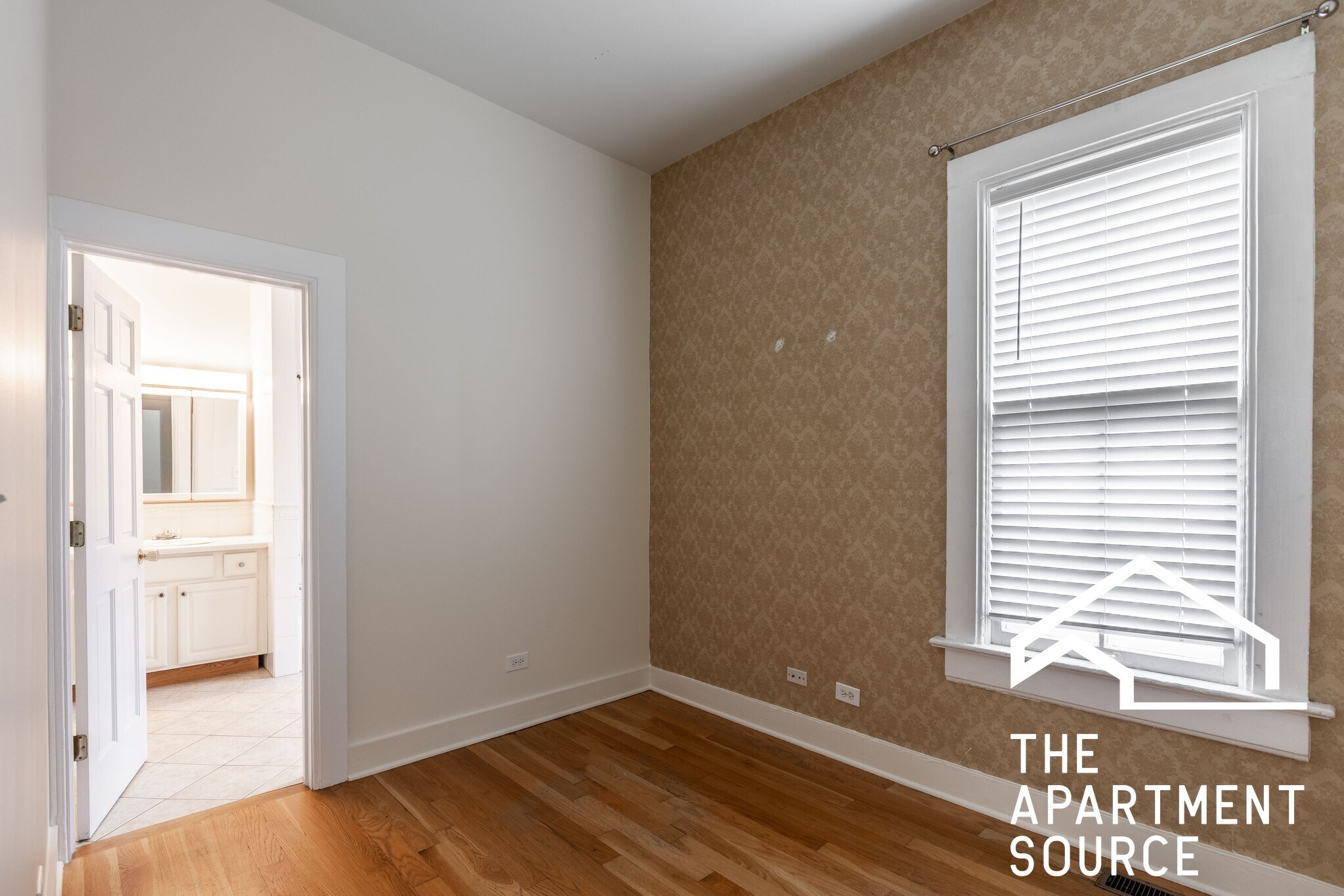 Building Photo - 4410 N Greenview Ave