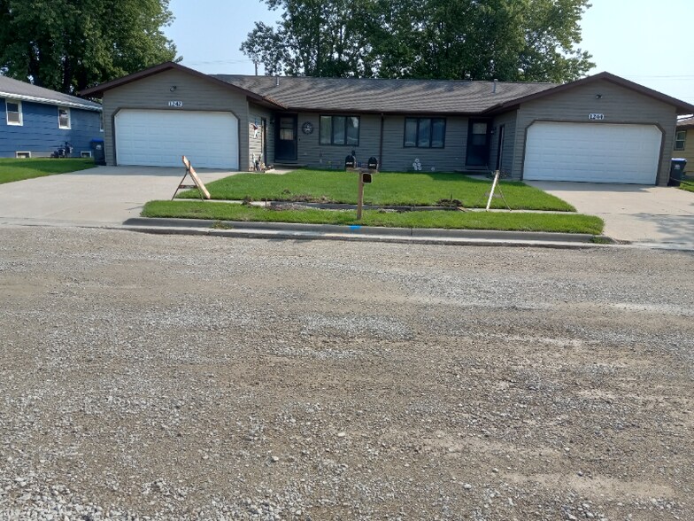 Building Photo - 1244 Primrose Ln