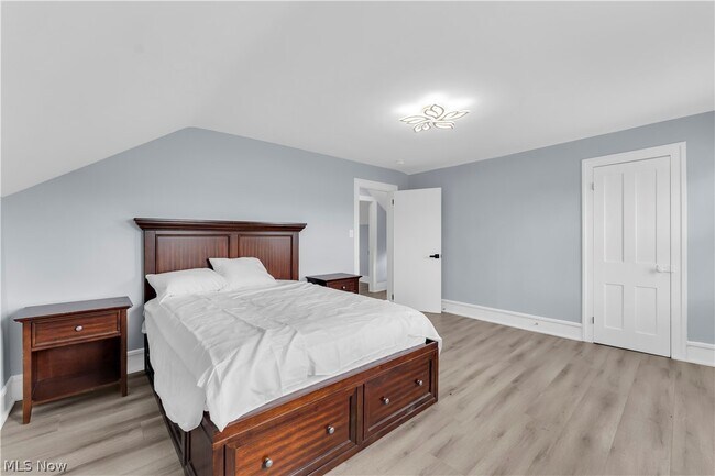 Building Photo - 3024 Vega Ave