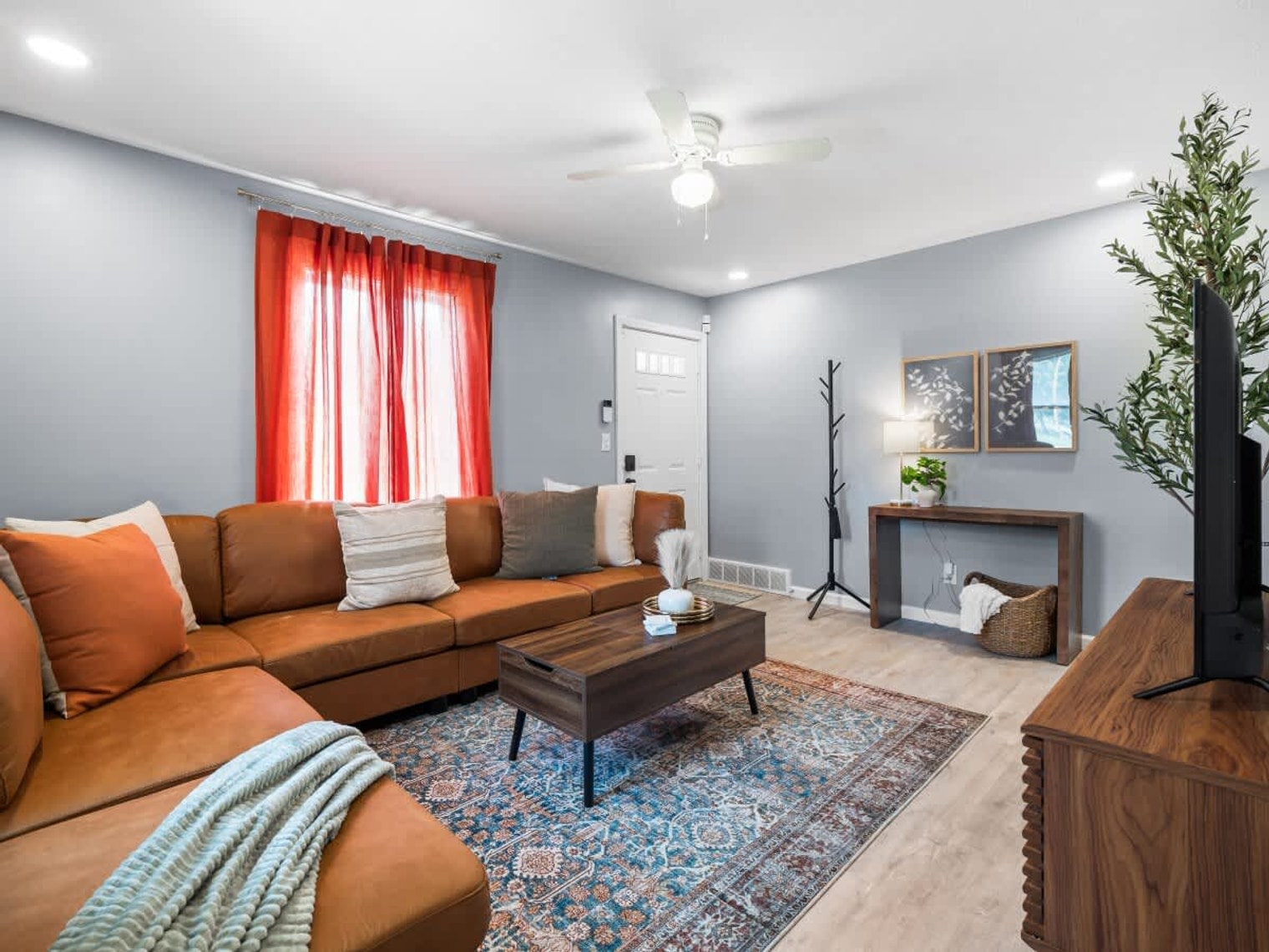 Building Photo - 1906 N Leavitt Rd