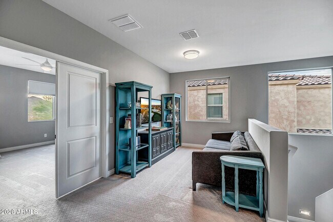 Building Photo - 517 E Balao Dr