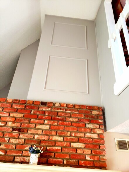 Building Photo - 6 NE 62nd Pl