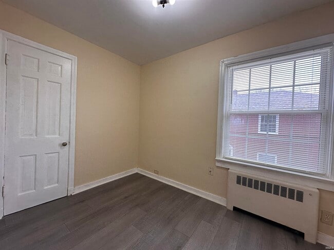 Building Photo - 905 Lincoln Ave