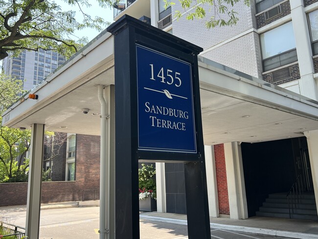 Primary Photo - 1455 N Sandburg Terrace