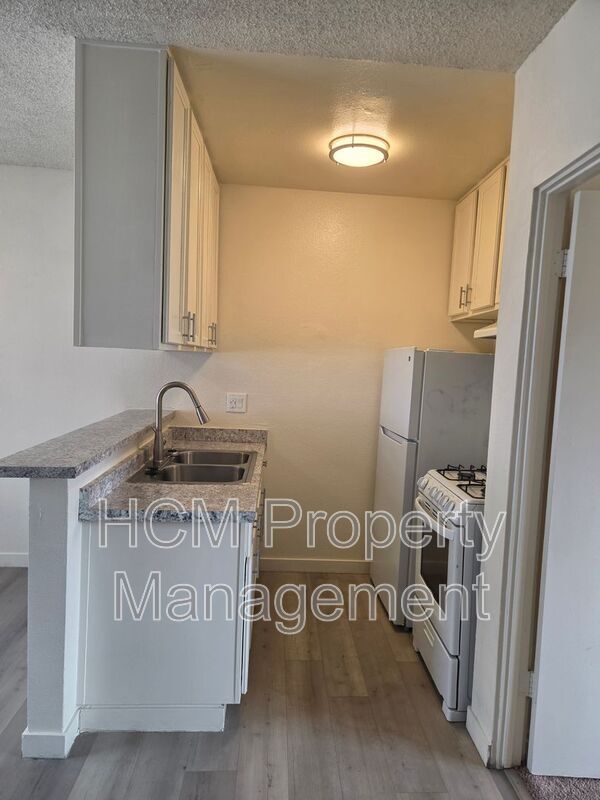 Building Photo - 10237 Fernglen Ave