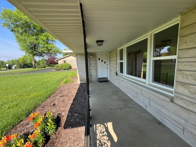 Building Photo - Home with Paradise Setting in Backyard! Available July 2026!! $2,500 Monthly!