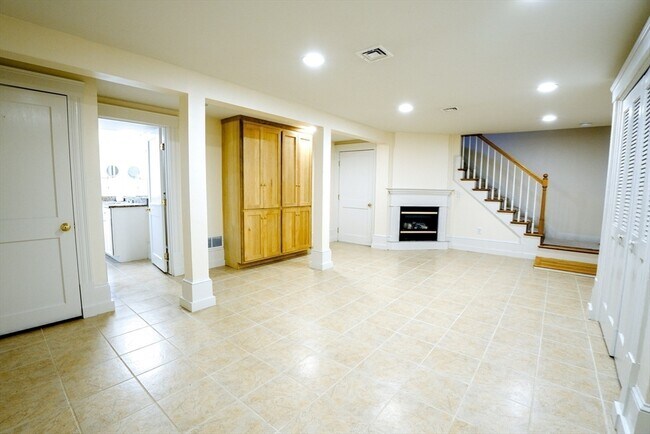 Building Photo - 3 A Allen St