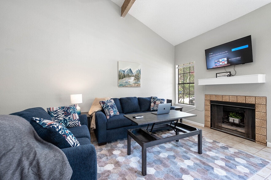 Main Room - 200 Pecan Dr