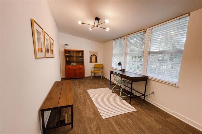 Building Photo - 1408 Memorial Dr SE