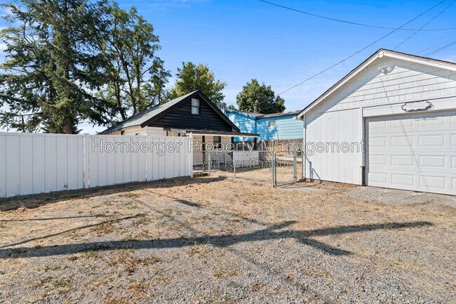 Building Photo - 1327 E Walton Ave