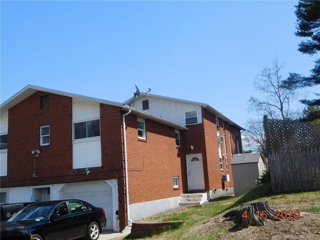 Building Photo - 152 Surrey Dr