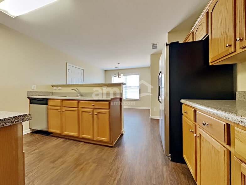 Building Photo - 6078 Lancelot Ln