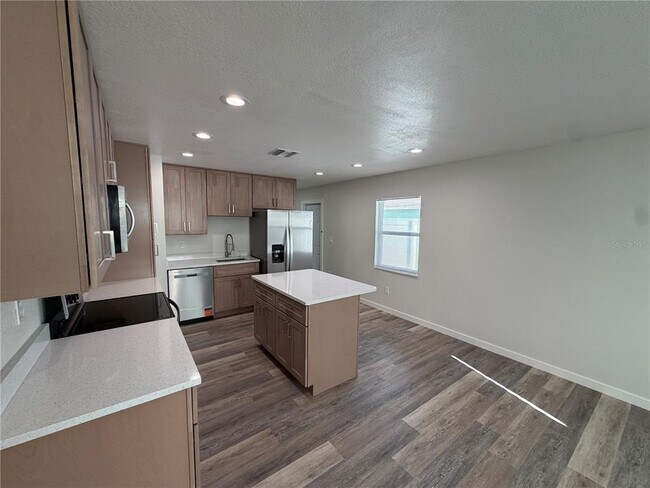 Building Photo - 301 Lesesne St