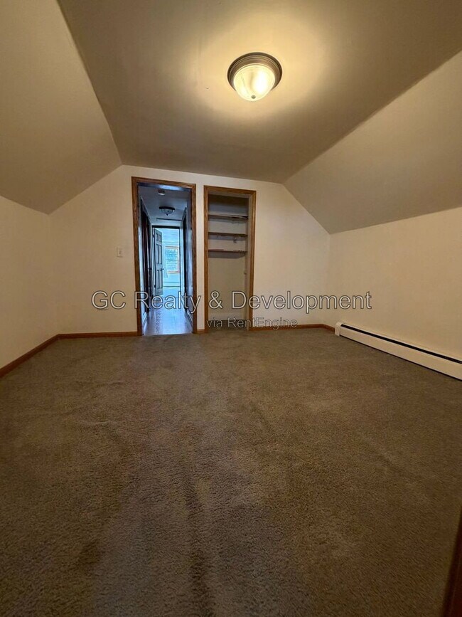 Building Photo - 837 Thomas Ave