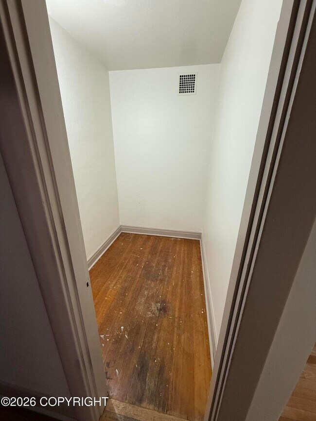 Building Photo - 436 Main St