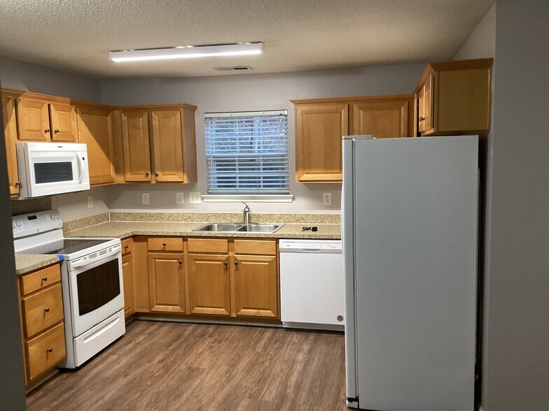 Building Photo - 7800 Rabbits Foot Ln