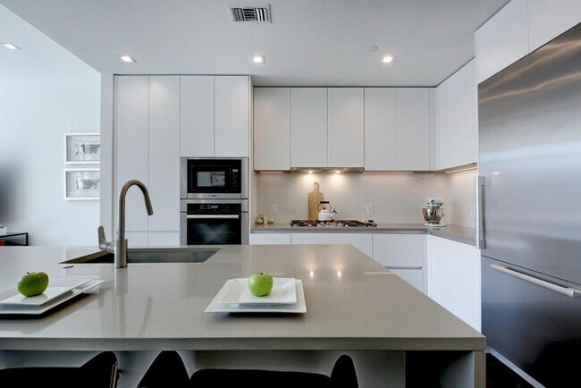 Building Photo - 501 West Ave