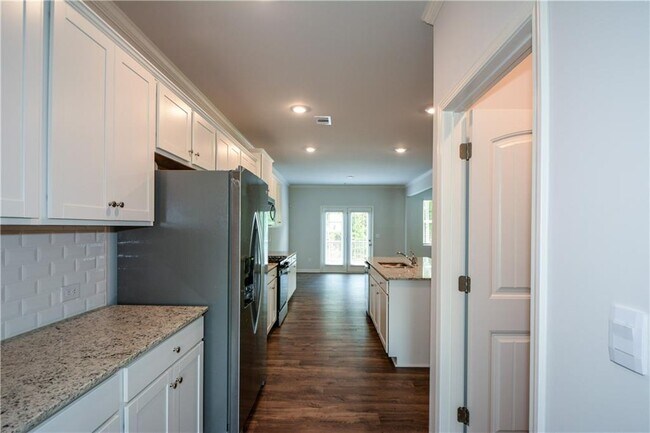 Building Photo - 331 Belmont Dr