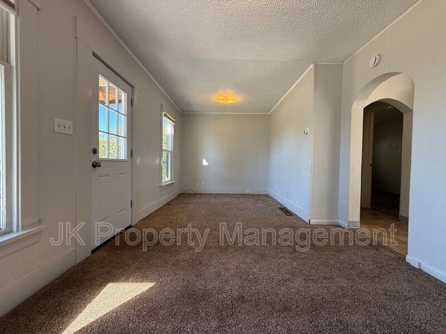 Building Photo - 511 33rd St N