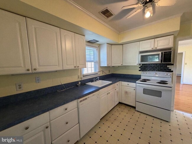 Building Photo - 540 Bellview Ave