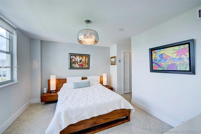 Building Photo - 5 Island Ave