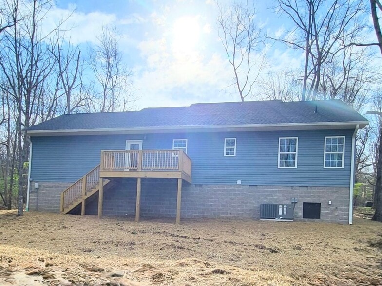 Building Photo - 165 Lakeshire Dr