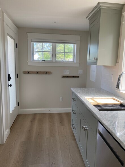 Building Photo - 64 Jones Creek Dr