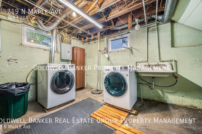 Building Photo - 719 N Maple Ave