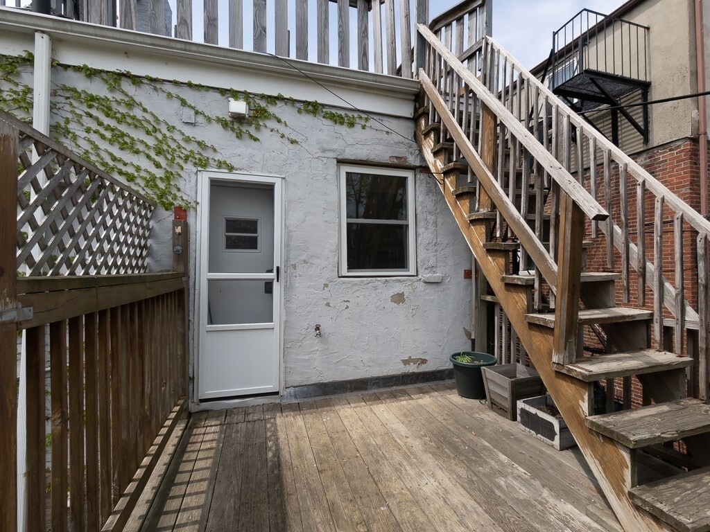 Building Photo - 289 Meridian St