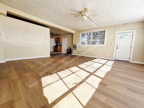 Building Photo - 323 Hughes St