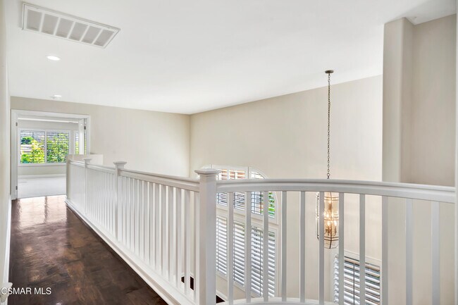 Building Photo - 3044 Ferncrest Pl
