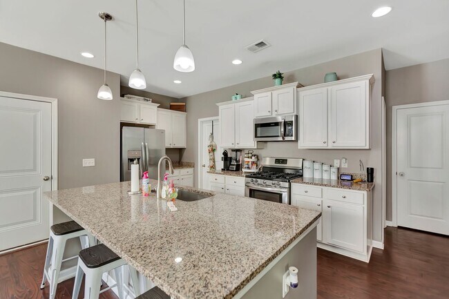 Building Photo - Large open floor plan in Spring Grove Plan...